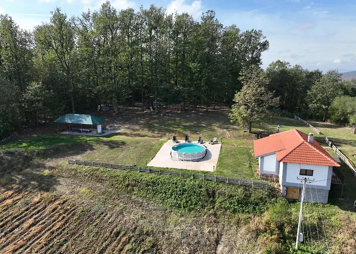 Brusnica Konaci 펜션