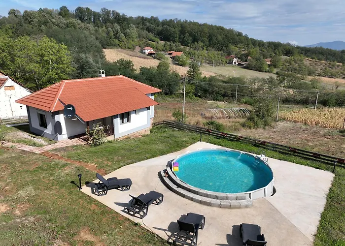 Brusnica Konaci 고르니 밀라노바츠