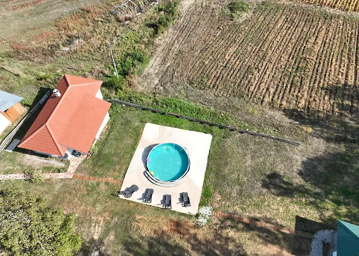 Brusnica Konaci * 고르니 밀라노바츠