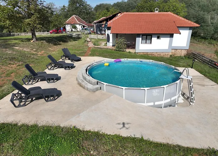 Brusnica Konaci * 고르니 밀라노바츠