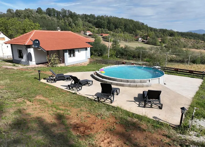 Brusnica Konaci 고르니 밀라노바츠